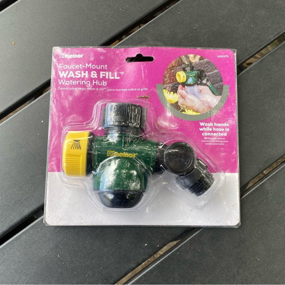 New in Package Melnor Faucet Mount Wash & Fill Watering Hub (Dirty from Storage)